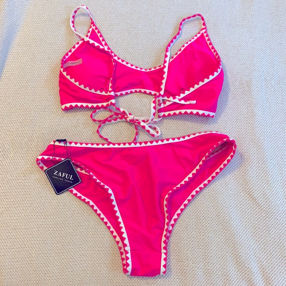 Bikini - Picture 2 of 2